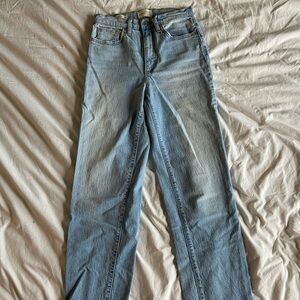 Universal Thread Light Wash Straight Jeans 4L